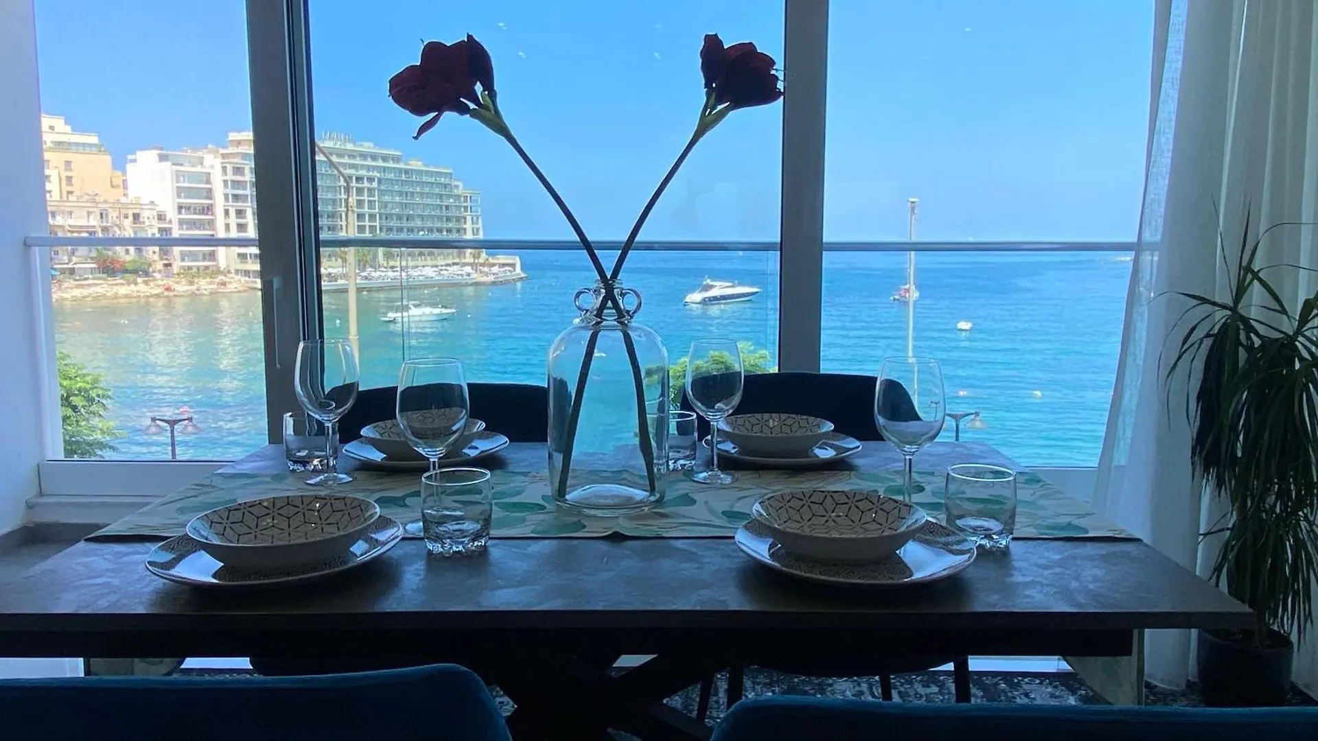 Seafront Luxury 2 Bedroom 3 Bathroom Apartment In St Julian'S Saint Julian's