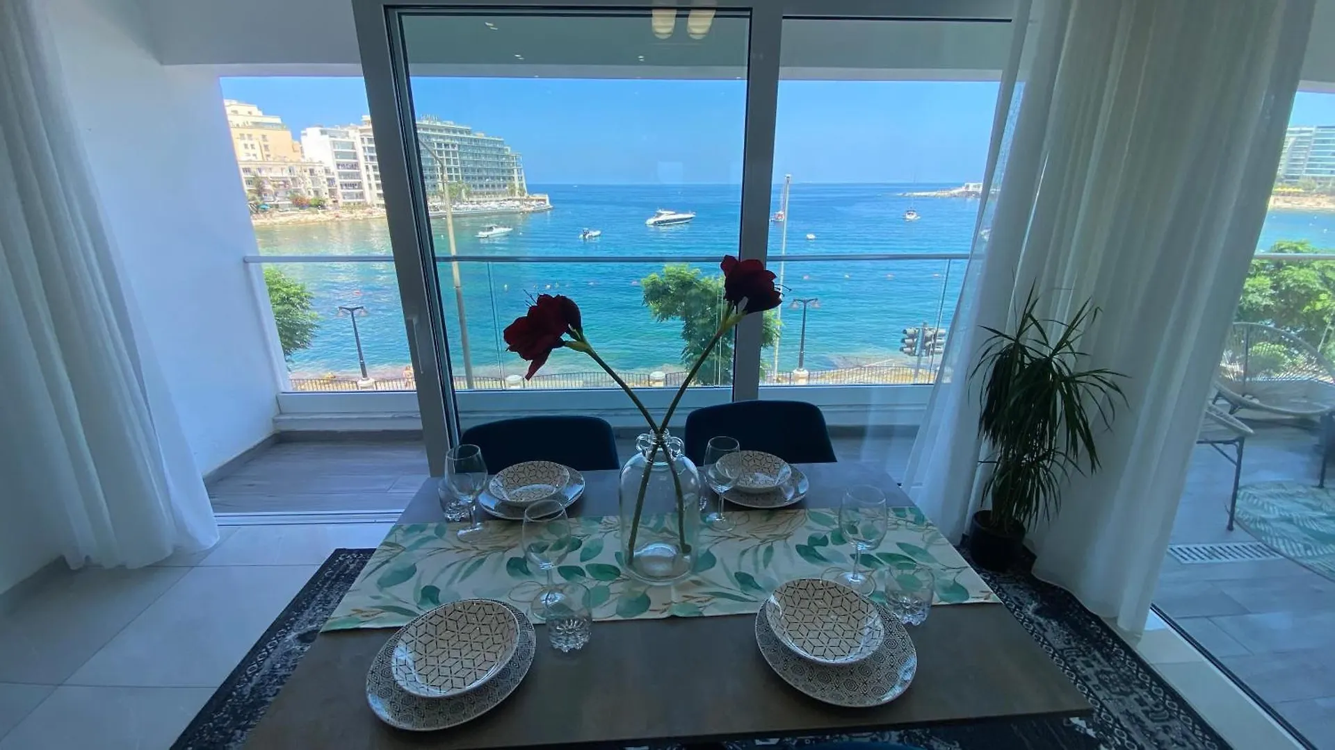 Seafront Luxury 2 Bedroom 3 Bathroom Apartment In St Julian'S Saint Julian's
