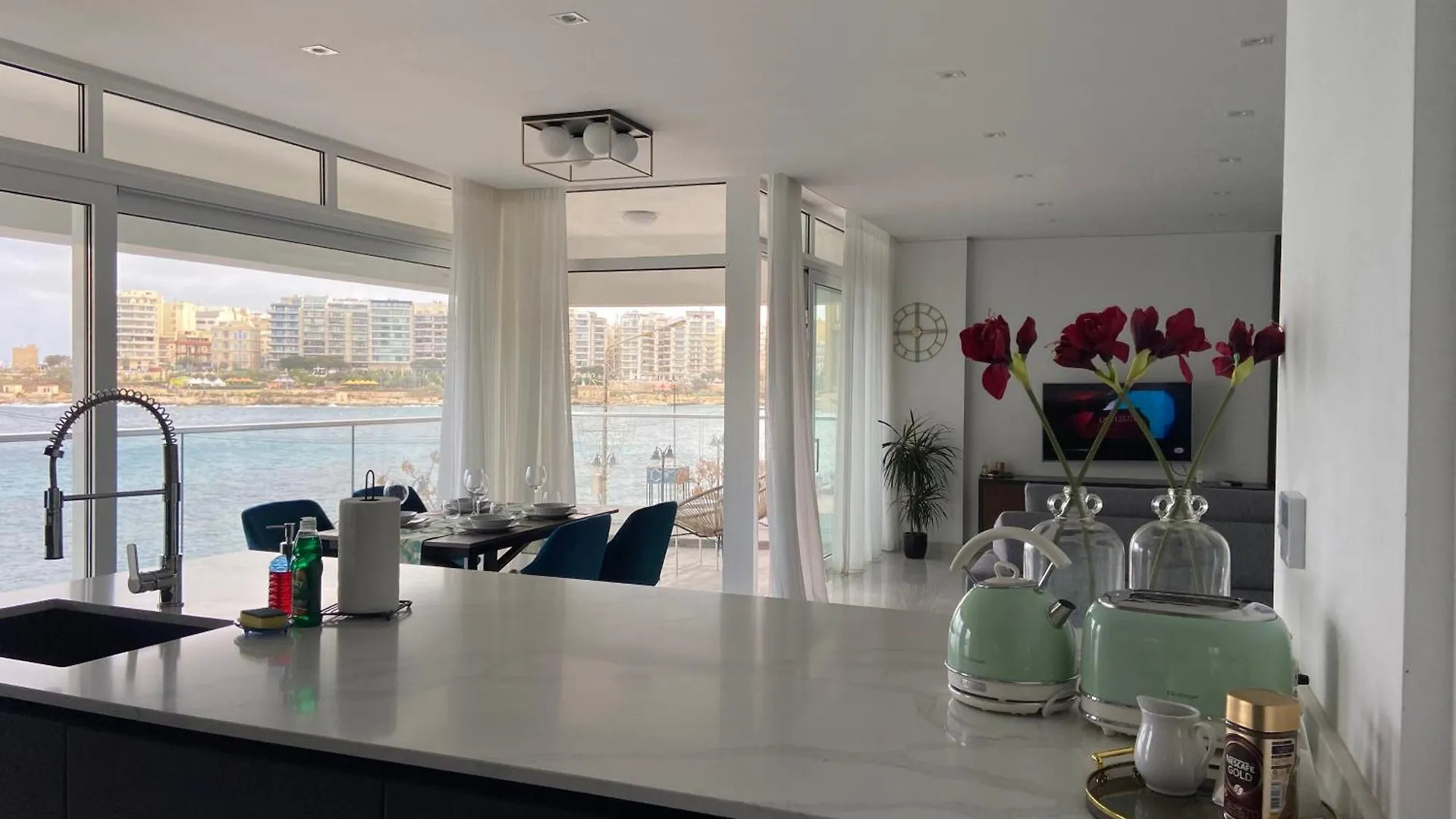Seafront Luxury 2 Bedroom 3 Bathroom Apartment In St Julian'S Saint Julian's