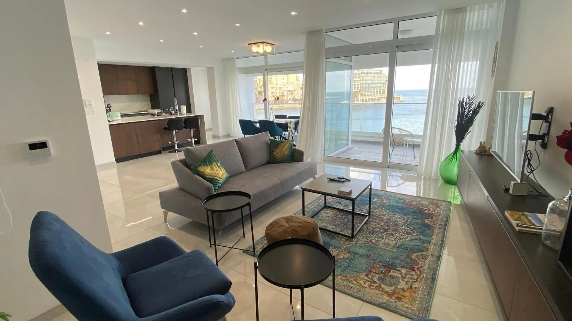 Seafront Luxury 2 Bedroom 3 Bathroom Apartment In St Julian'S Saint Julian's Malta