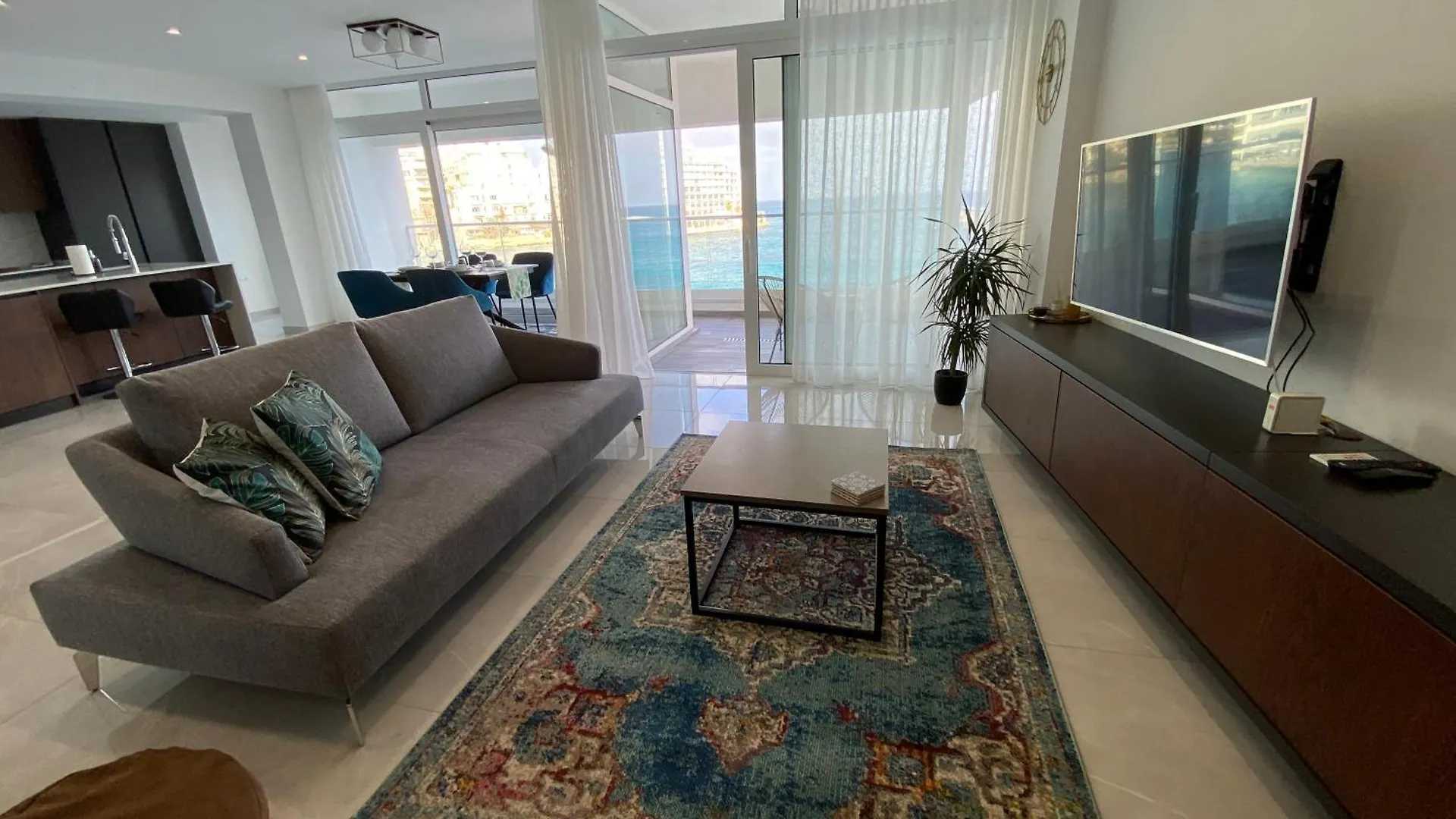 Seafront Luxury 2 Bedroom 3 Bathroom Apartment In St Julian'S Saint Julian's